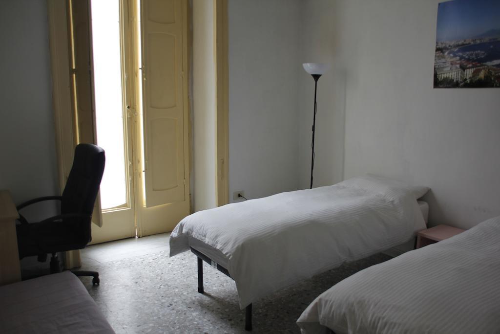 Youthhome B&B Napoli Ruang foto